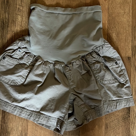 Maternity shorts and skirt. - Picture 2 of 4